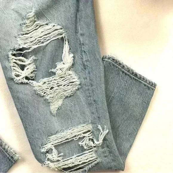 American Eagle High Rise Mom Light Wash Fade Distress Ankle Jean Size 2 X-Short - Picture 7 of 15